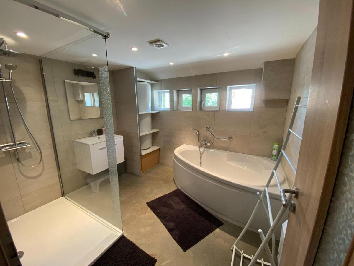 Spacious In With Jacuzzi Chalé *