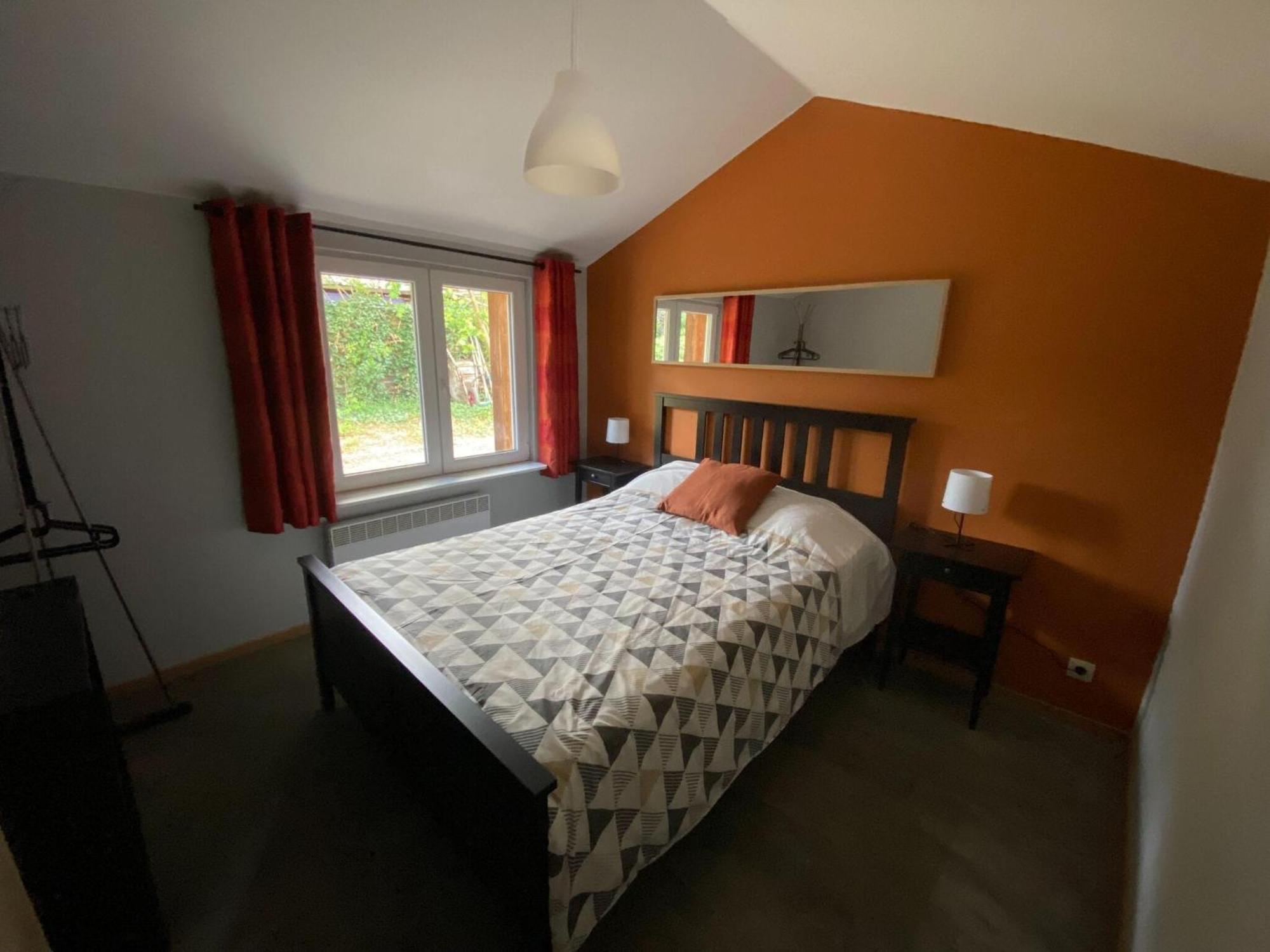 Chalet Spacious In With Jacuzzi *