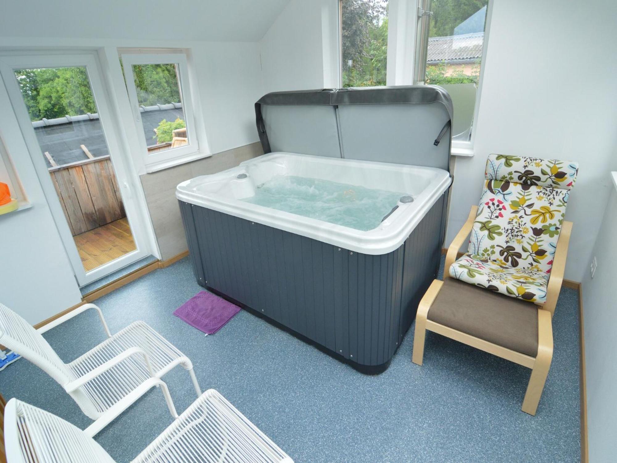 Spacious In With Jacuzzi